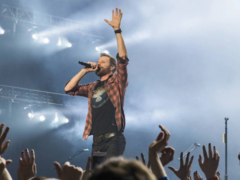 Dierks Bentley at iTHINK Financial Amphitheatre